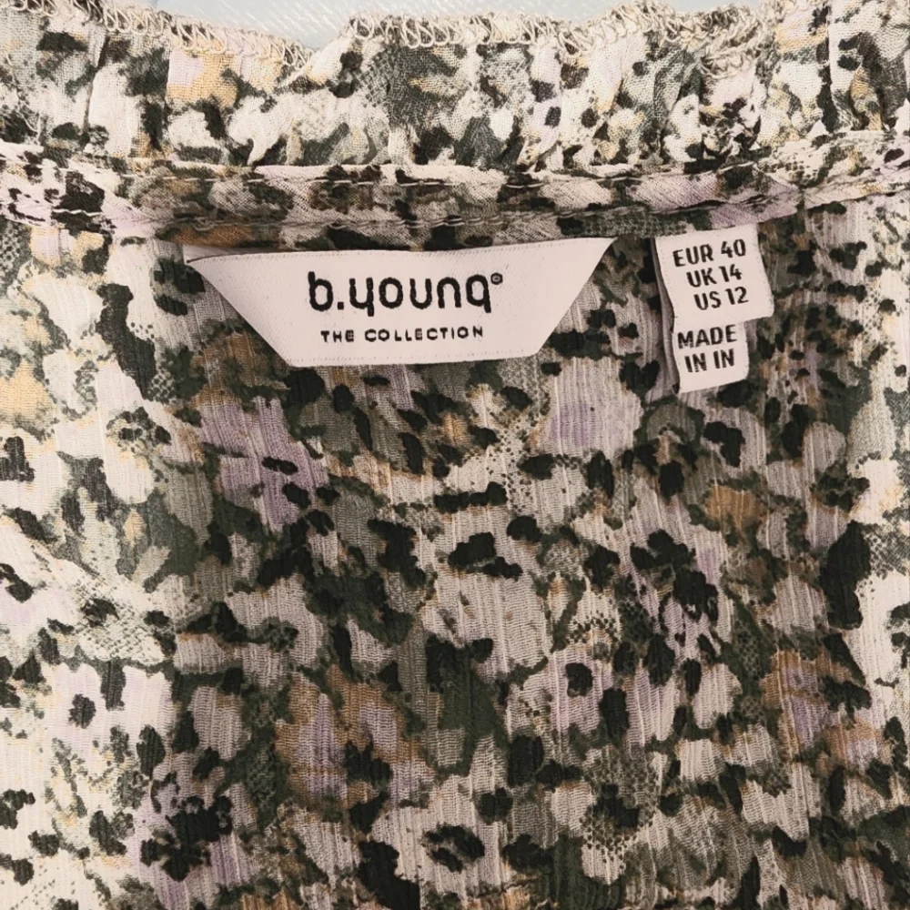 B. Young Floral Light Woven Shirt Size Medium NWOT - Picture 5 of 7